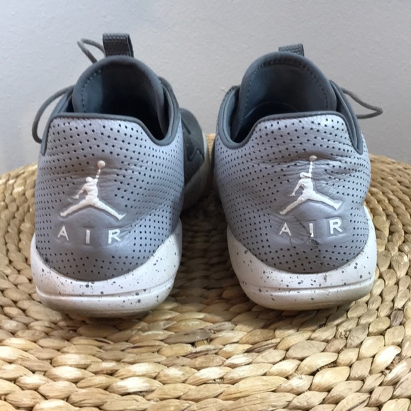 Jordan gray and white eclipses Size 8.5 - Picture 3 of 8
